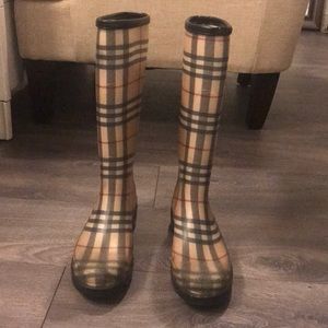 100% authentic Burberry boots